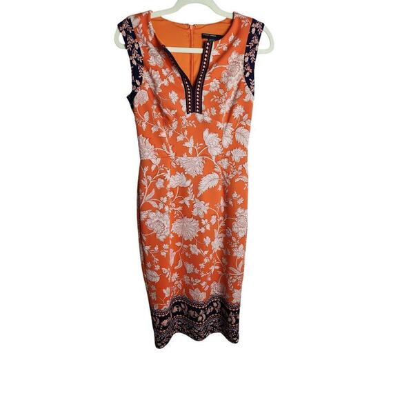 Maggy London Dresses & Skirts - Maggy London Sheath knee length dress sz 2 v- neck detail Careerwear office